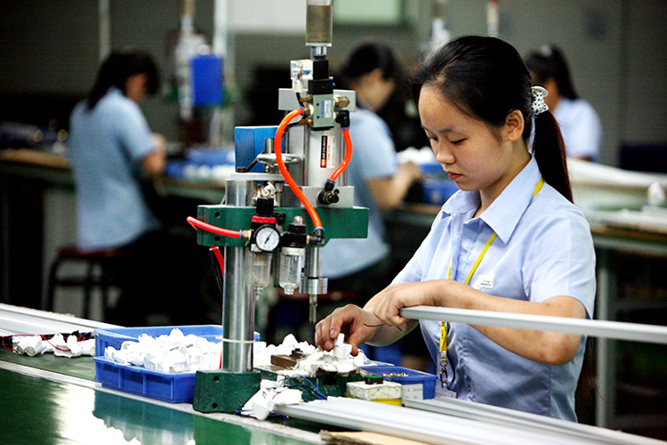   LED教室燈廠家生產線